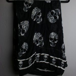 Black Infinity Scarf White Skulls